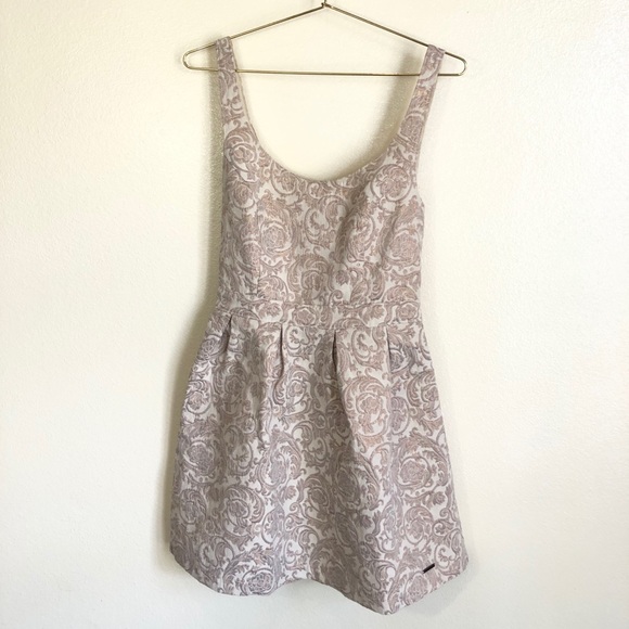 Abercrombie & Fitch Dresses & Skirts - Abercrombie & Fitch Jacquard gold open back dress